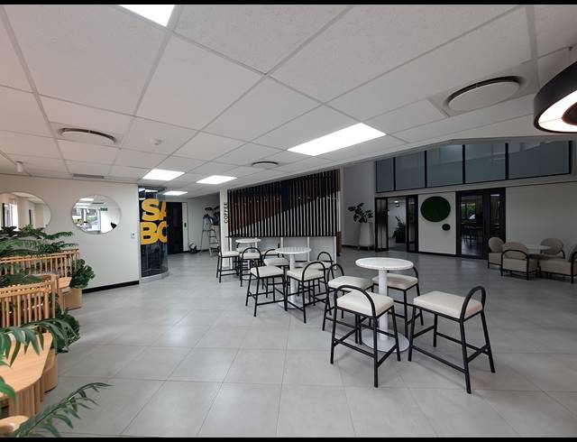 196M² OFFICE TO LET IN SANDHURST